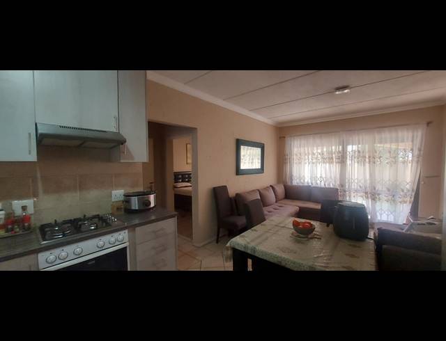 1 BEDROOM TOWNHOUSE FOR SALE IN SUNNINGHILL